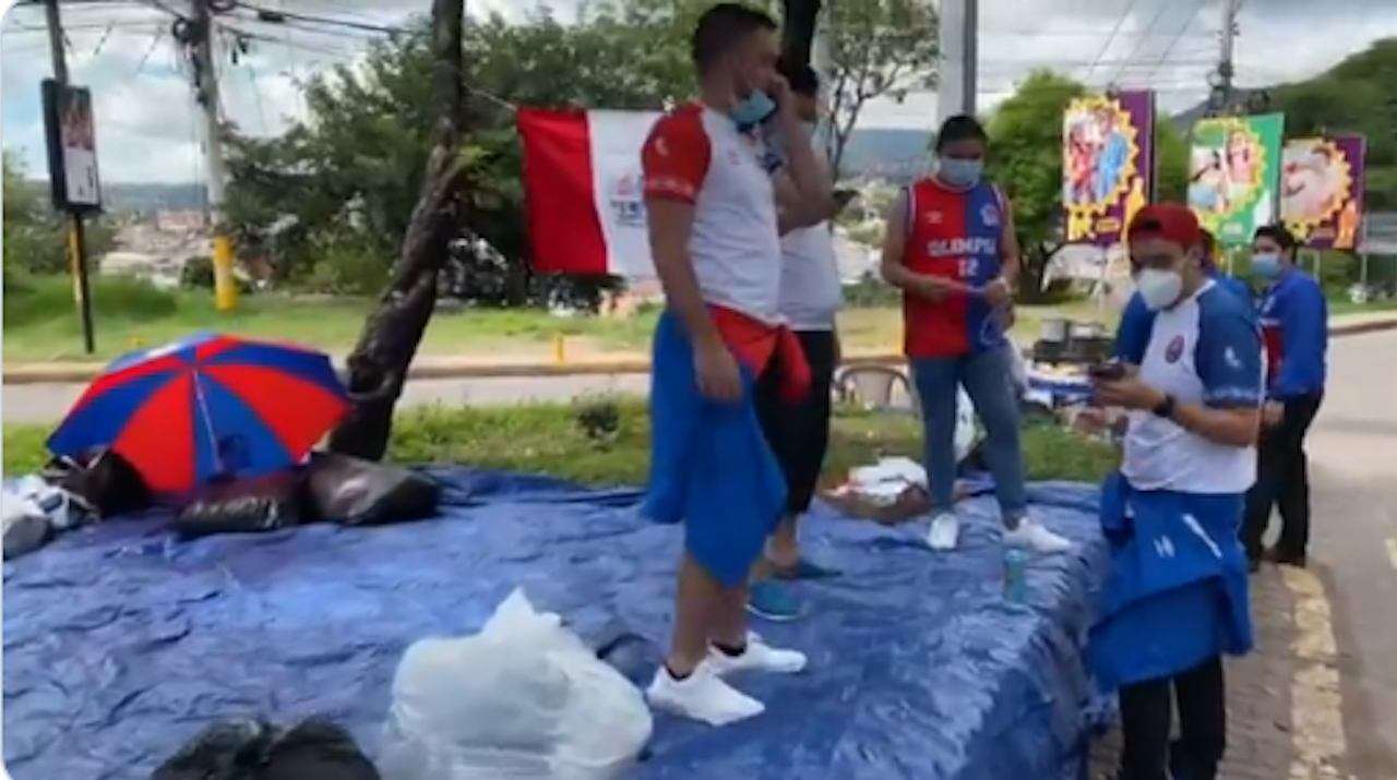 Seguidores de Olimpia hacen recolecta para afectados por Eta en la zona norte del país