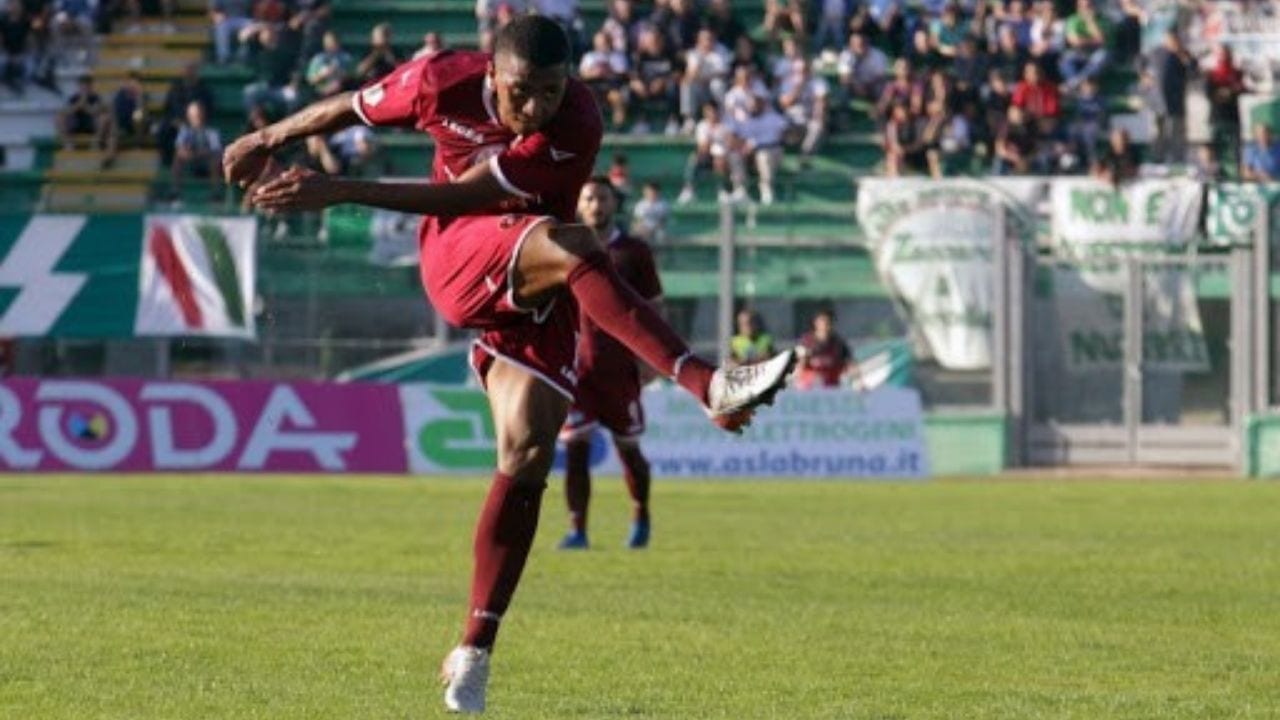 Rigo Rivas debutó con el Reggina en la Serie B de Italia