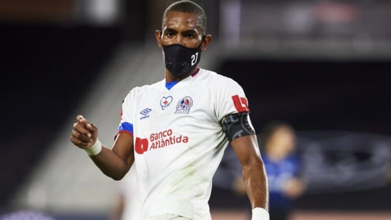 ¡Goleador enmascarado! Jerry Bengtson vuelve a destacar en medios internacionales