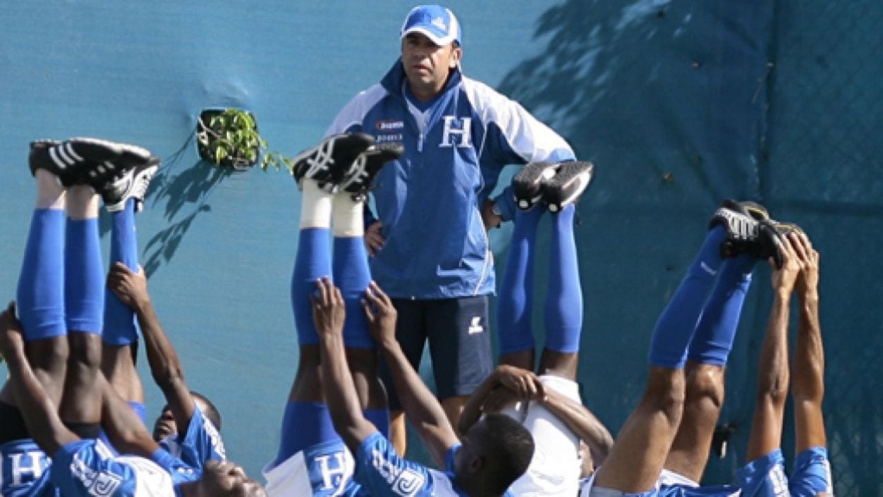 Colombianos aquejan posible llegada del expreparador físico de Honduras en Sudáfrica 2010