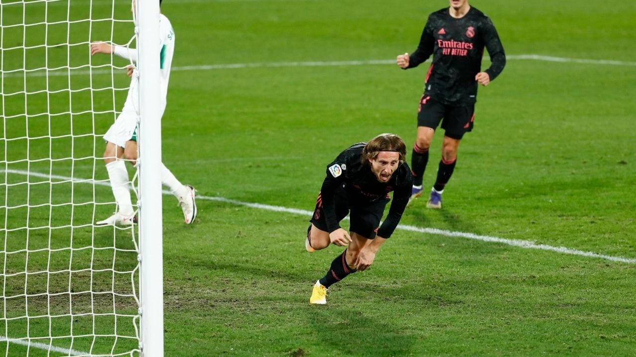 Real Madrid tropieza ante el Elche y sigue como sublíder en La Liga