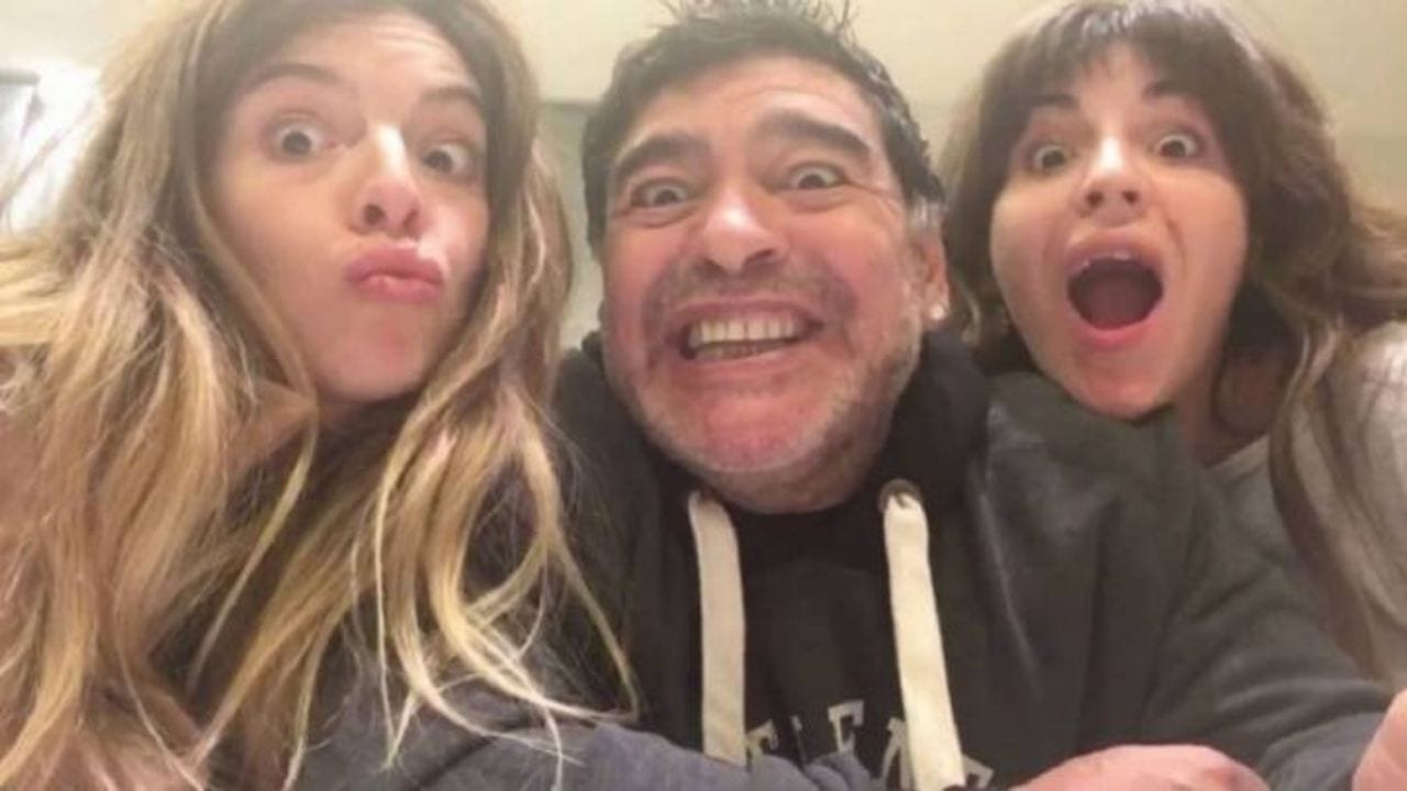 Hermana de Maradona arremete contra hijas de Diego por haberlo abandonado