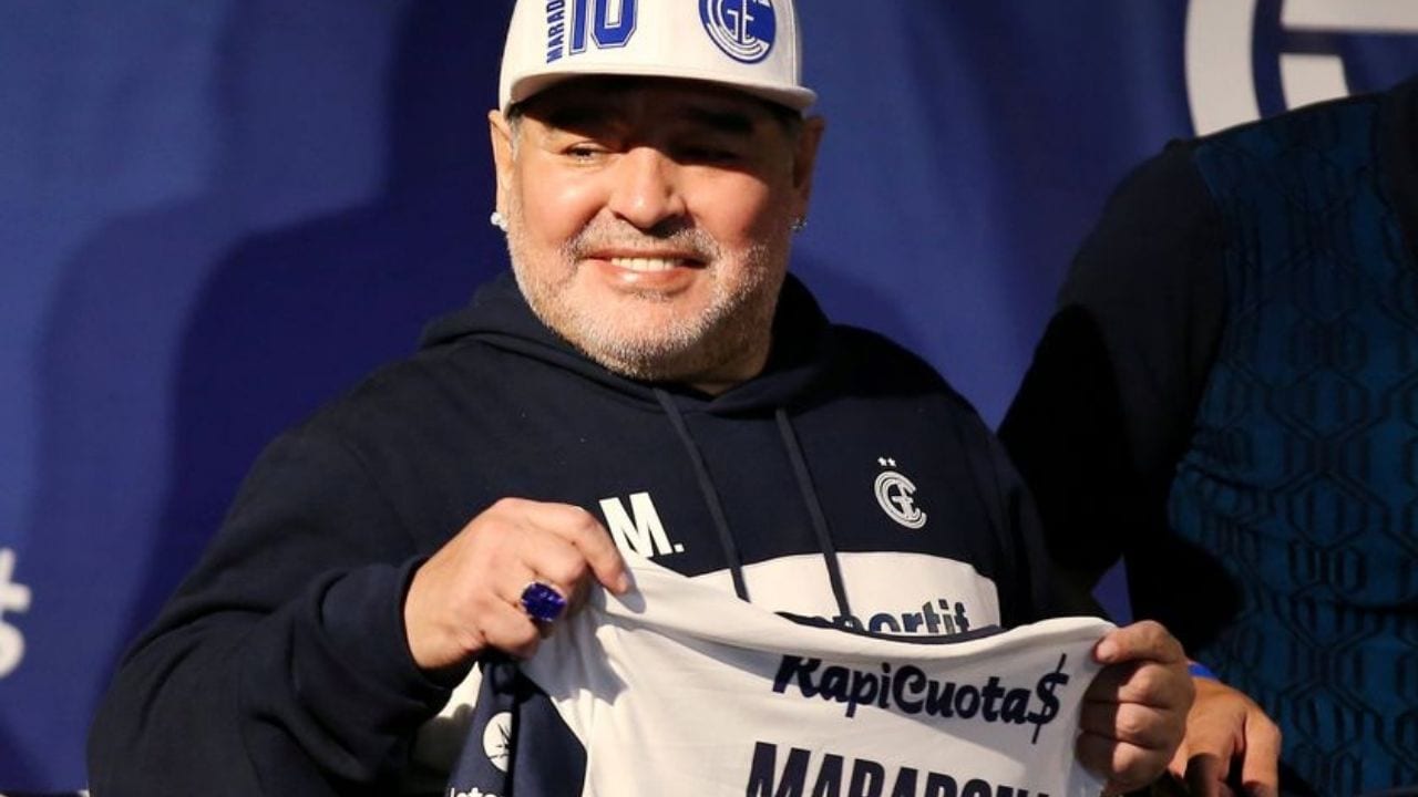 Comparten todos los objetos que hay guardados en el contenedor de Maradona
