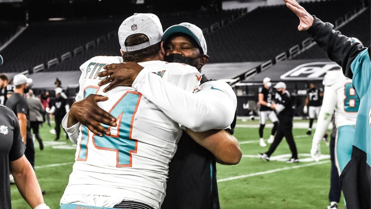Equipo del hondureño Brian Flores protagonizó la jugada 'más espectacular' del 2020 en la NFL