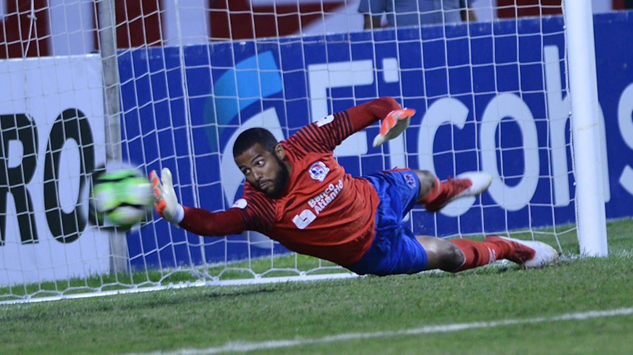 Olimpia presume sorprendentes números de Edrick Menjívar en el arco Merengue