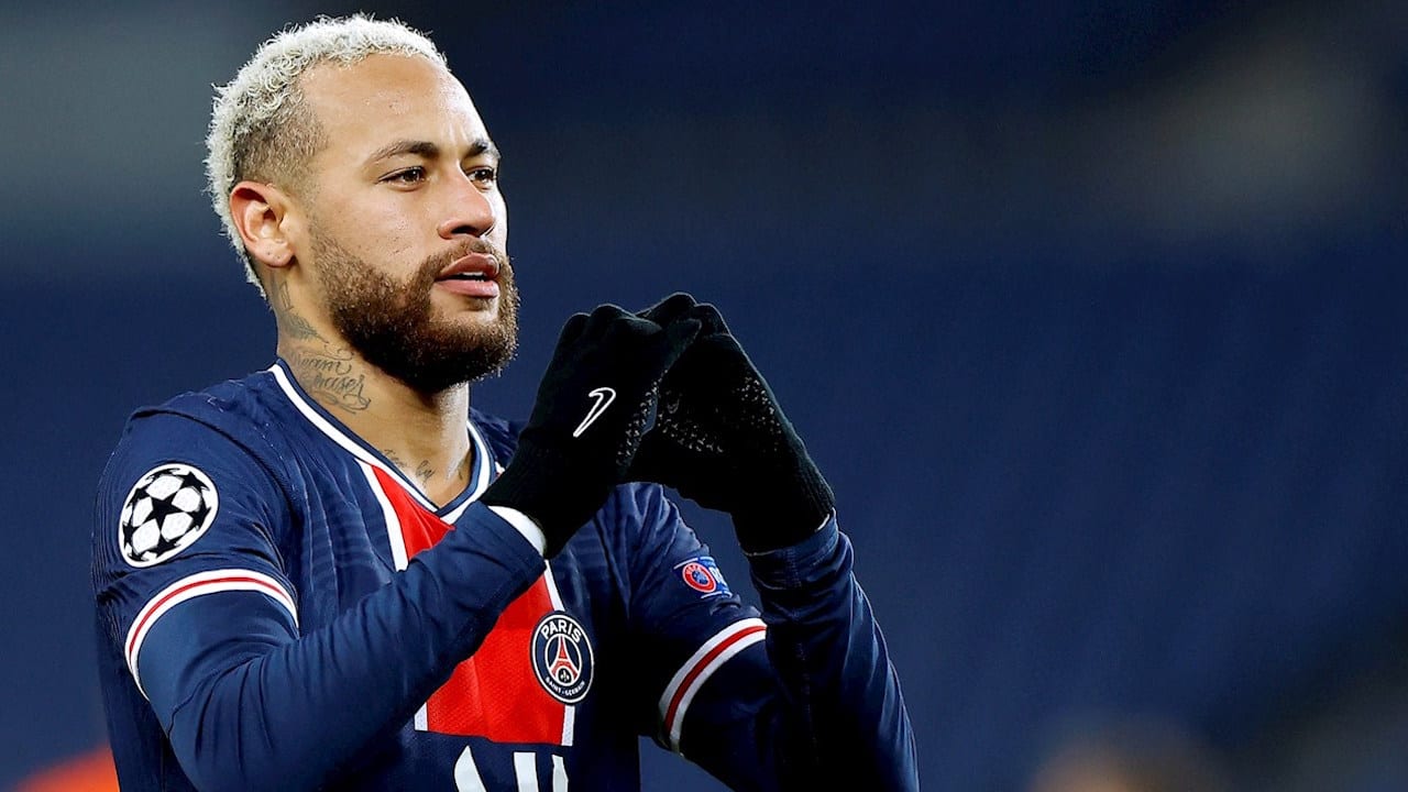 Triplete de Neymar en goleada al Basaksehir y PSG pasa como primero de grupo entre gestos contra el racismo