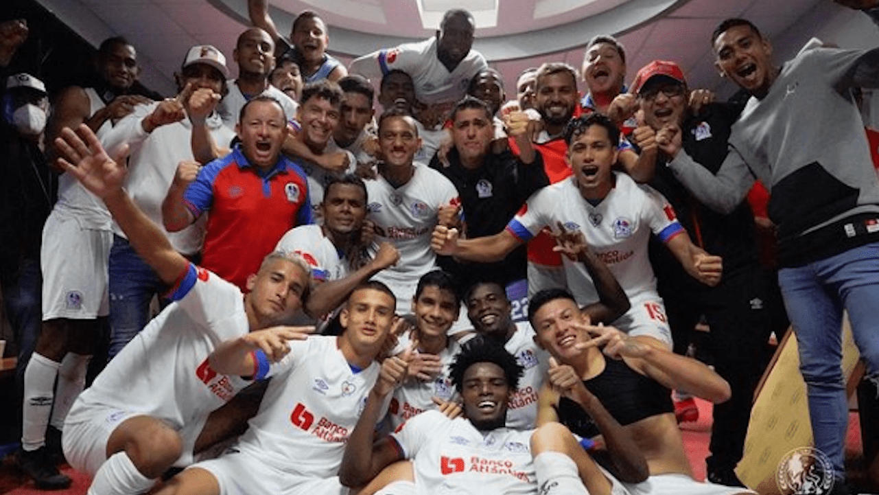 ¡Histórico León! Olimpia en semifinales de los dos torneos de Concacaf