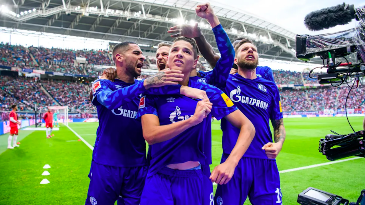 El emotivo gesto del Schalke 04 con Honduras tras el paso de Eta e Iota