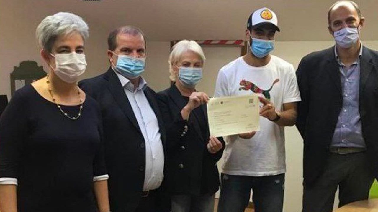 Italia inhabilita ocho meses a los responsables del examen de Suárez