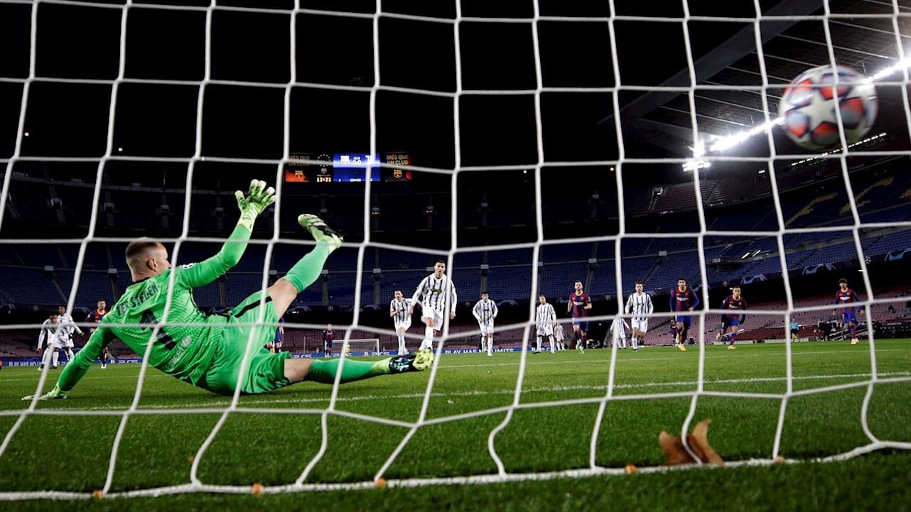Ter Stegen da la cara tras caer ante la Juventus y perder el liderato del grupo