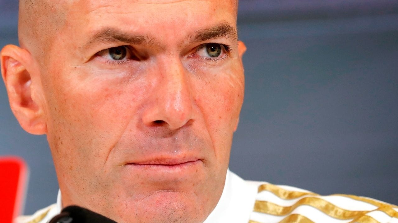 Zidane afirma que 'molesta' que se cuestionen los arbitrajes al Real Madrid
