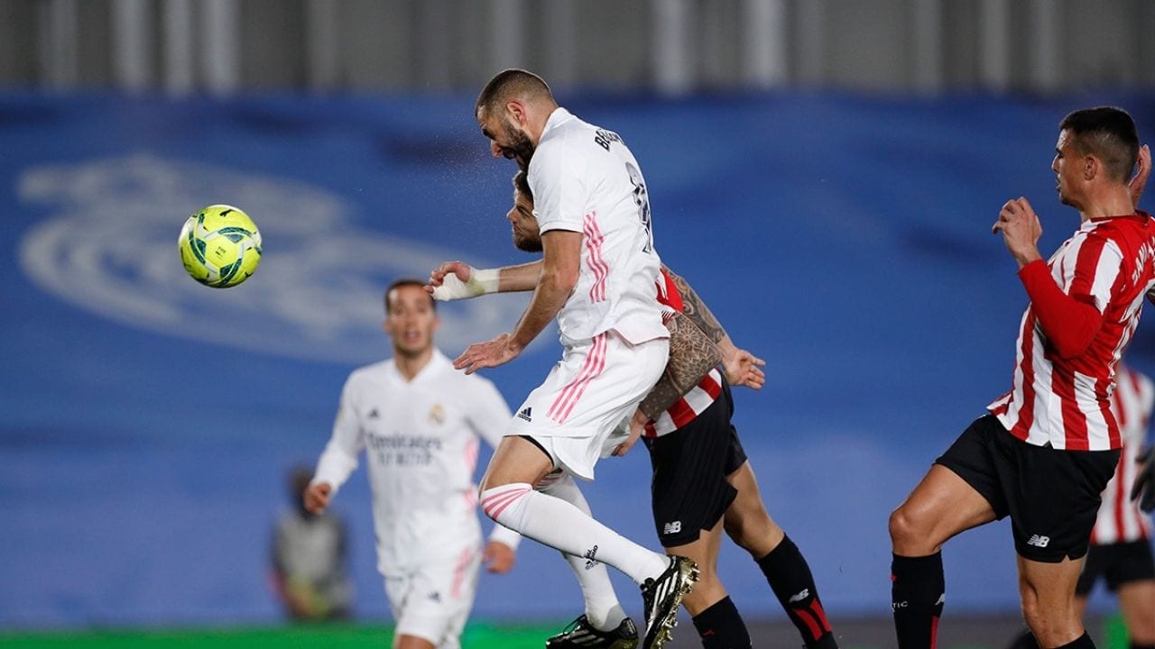 Doblete de Benzema otorga tres puntos al Real Madrid que jugó con uno más ante el Athletic