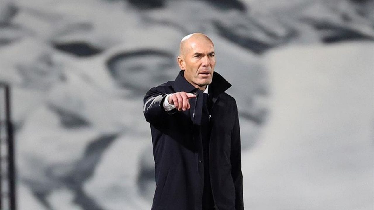 Zidane reacciona y asegura que vive el momento más complicado de su carrera