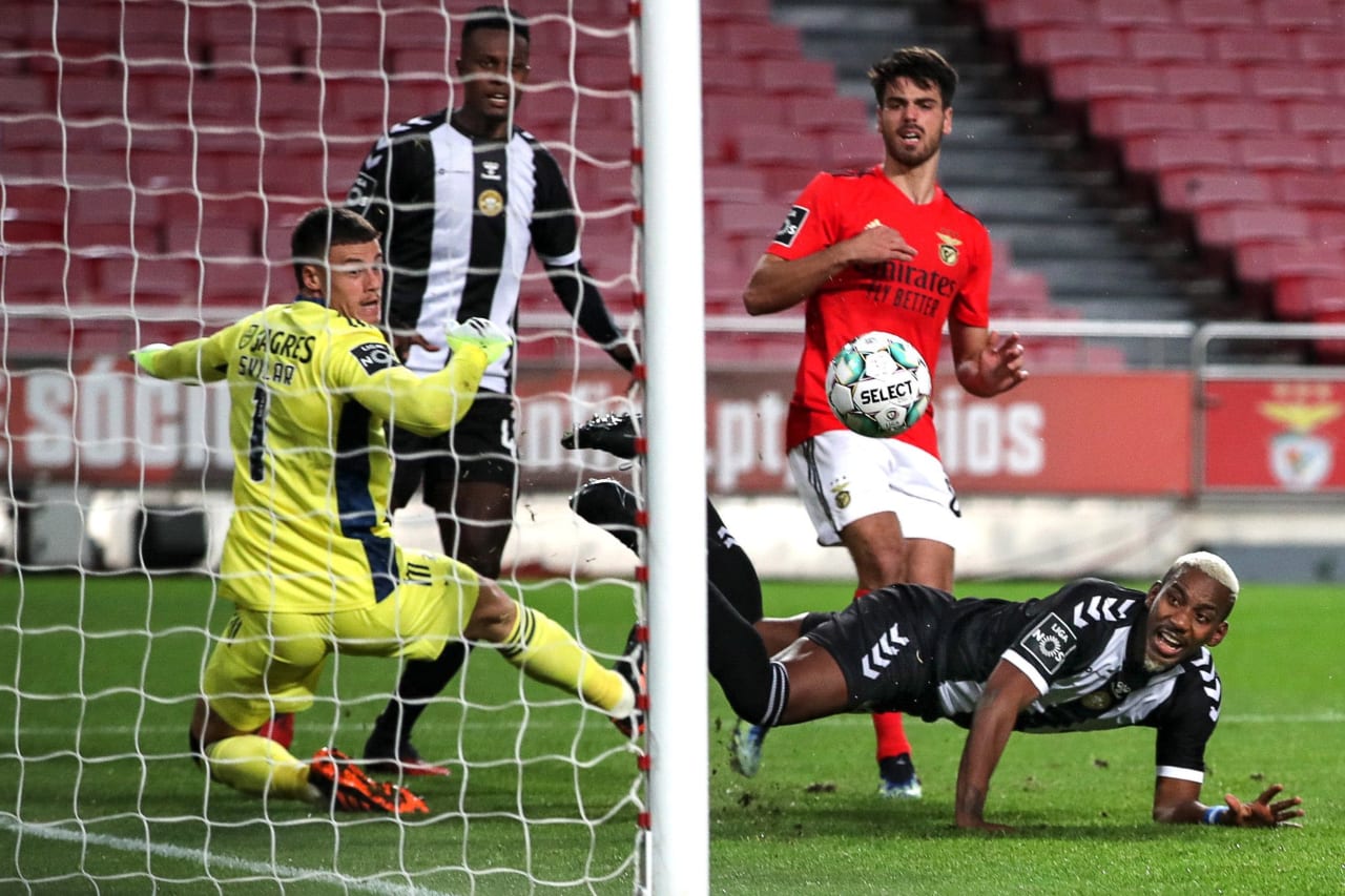 Video: Bryan Róchez marca un golazo en empate entre Benfica y Nacional