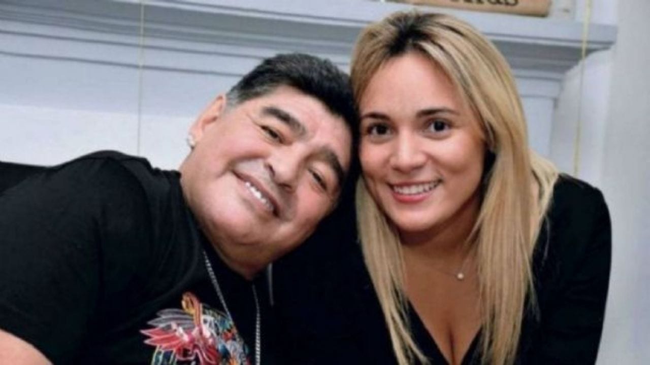 Ex de Maradona es señalada por usar tarjetas de crédito del argentino tras su muerte