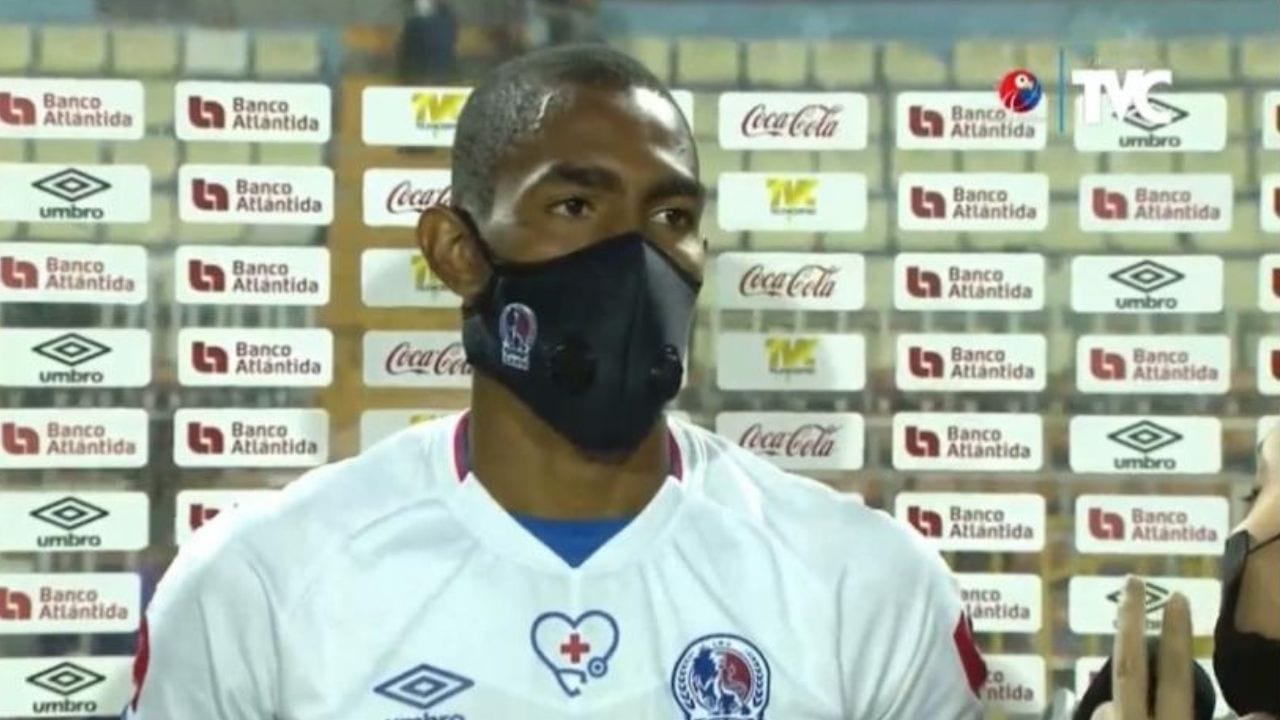 Jerry Bengtson reveló por primera vez la razón por la que juega con mascarilla