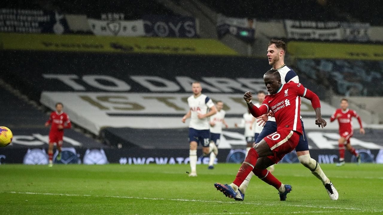 Liverpool venció al Tottenham y deja a los Spurs fuera de puestos europeos