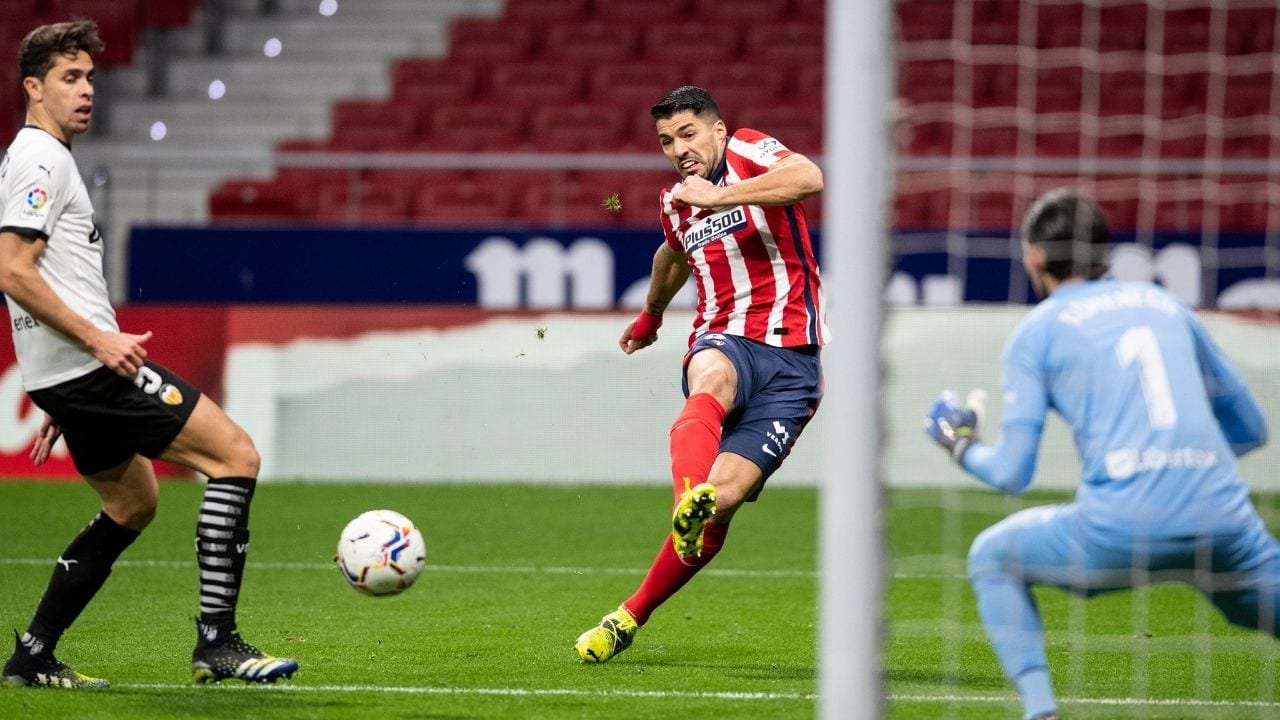 Atlético de Madrid remontó ante el Valencia y es más líder que nunca en La Liga