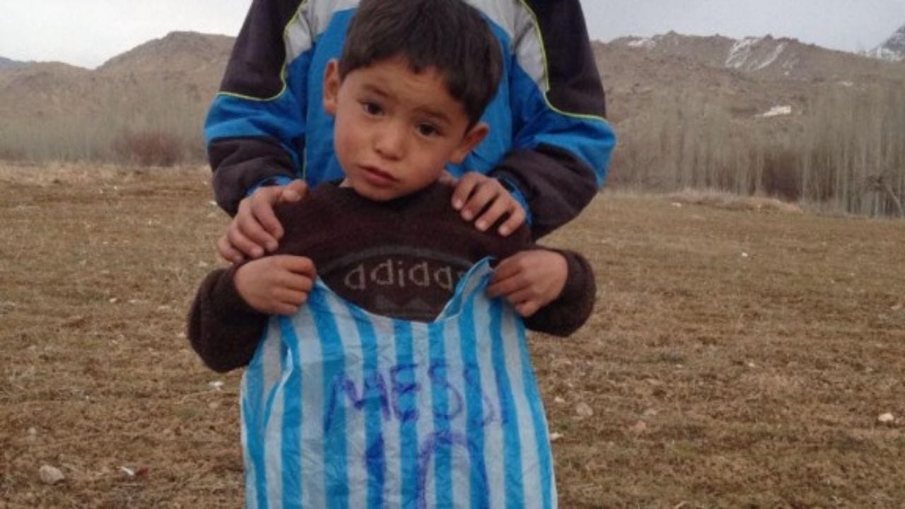 Niño asiático lamenta haber conocido a Messi y no a Cristiano Ronaldo