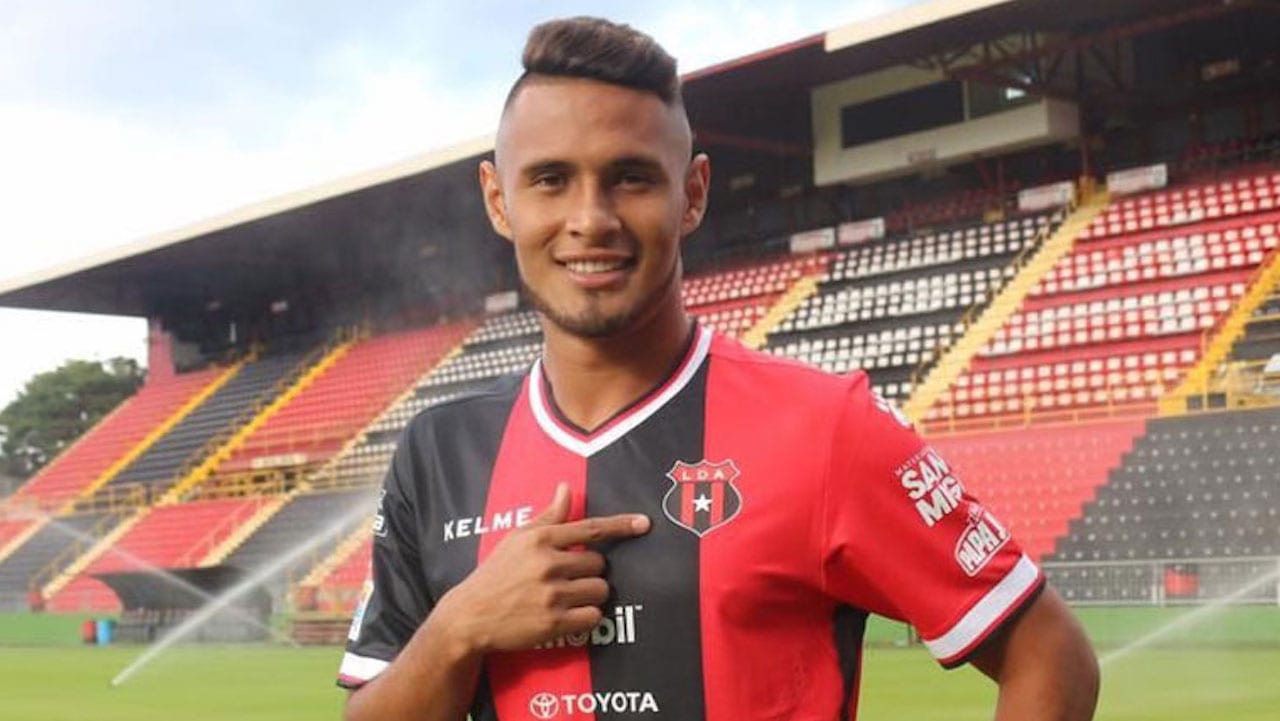 Alex López sobre el duelo ante Olimpia: 'Será complicado ya que ellos se agrandan en torneos internacionales'