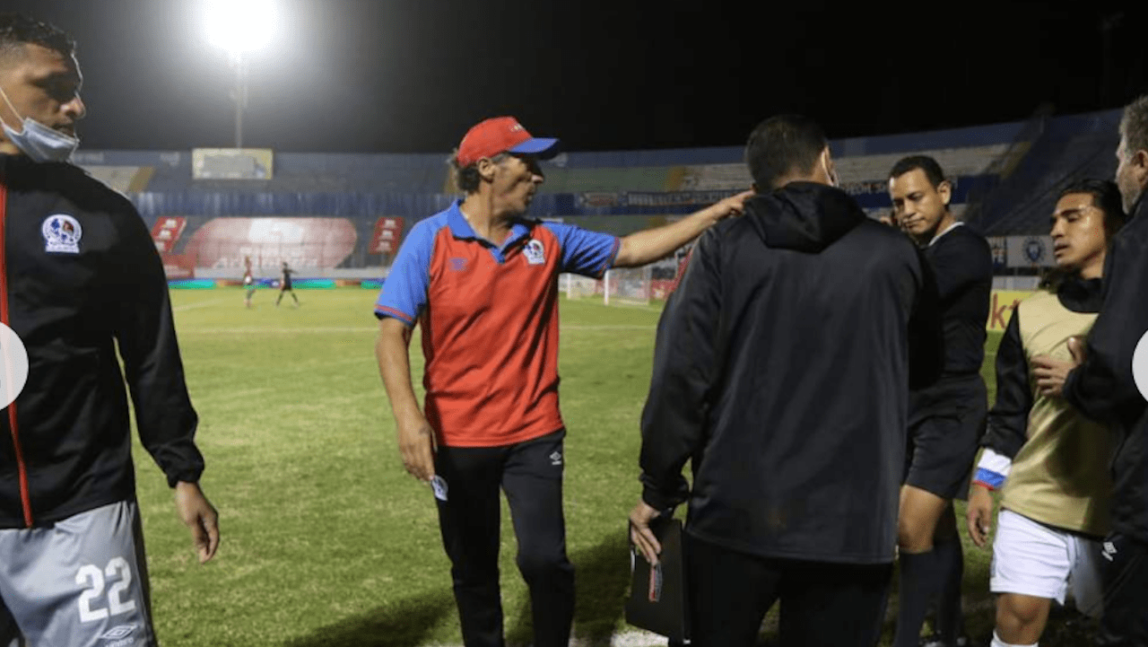 Asesor arbitral reveló lo sucedido en la jugada donde se anula el gol a Jonathan Paz por posición adelantada