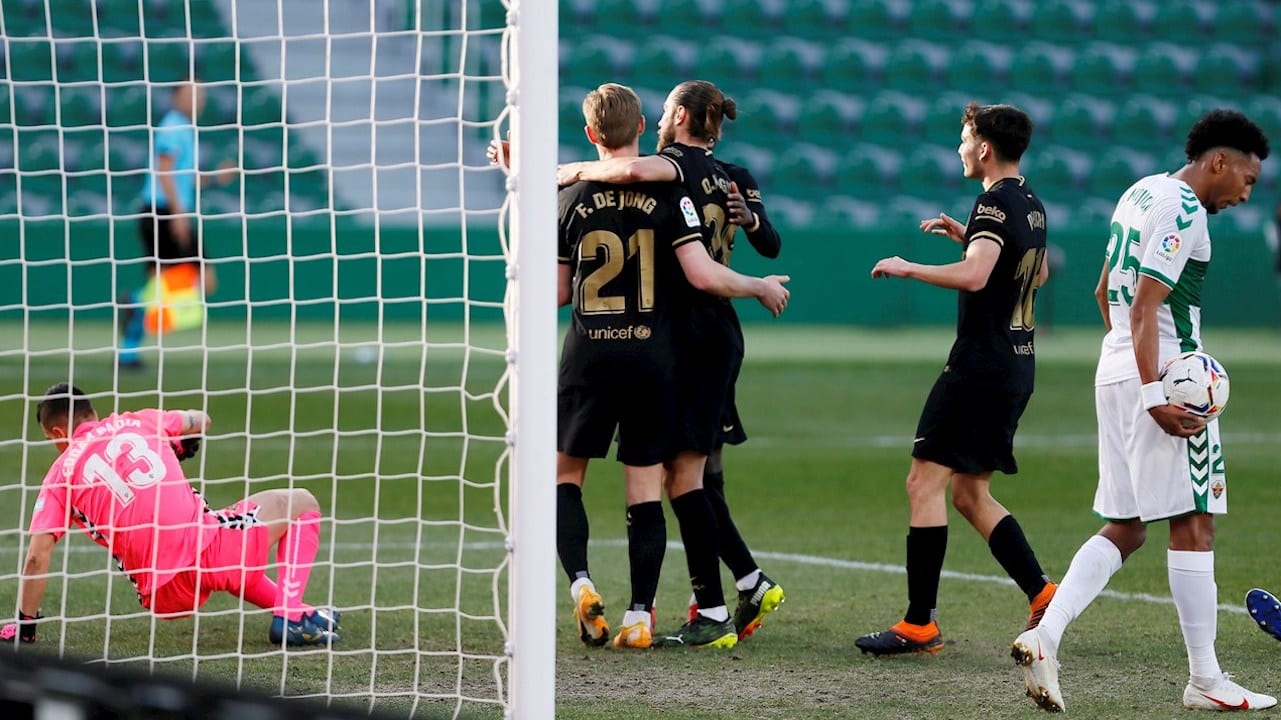 El Barcelona prolonga su buena racha como visitante y hunde al Elche