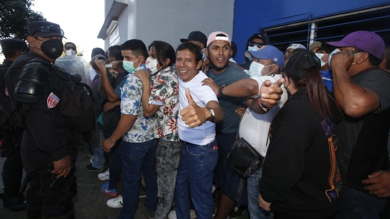 Caos en las afueras del Estadio Cuscatlán por la venta de boletos para la final del Apertura 2020