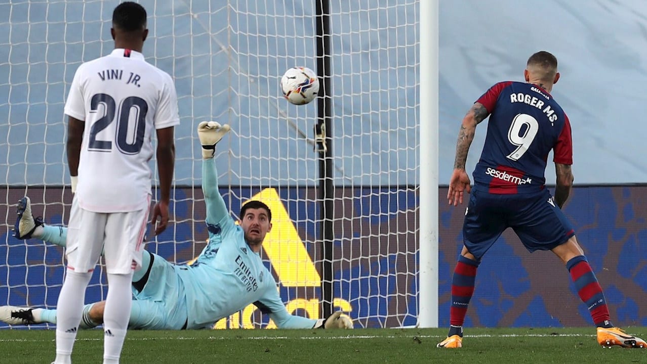 Levante remonta y vence 2-1 al Real Madrid que jugó con 10 tras la expulsión de Militao