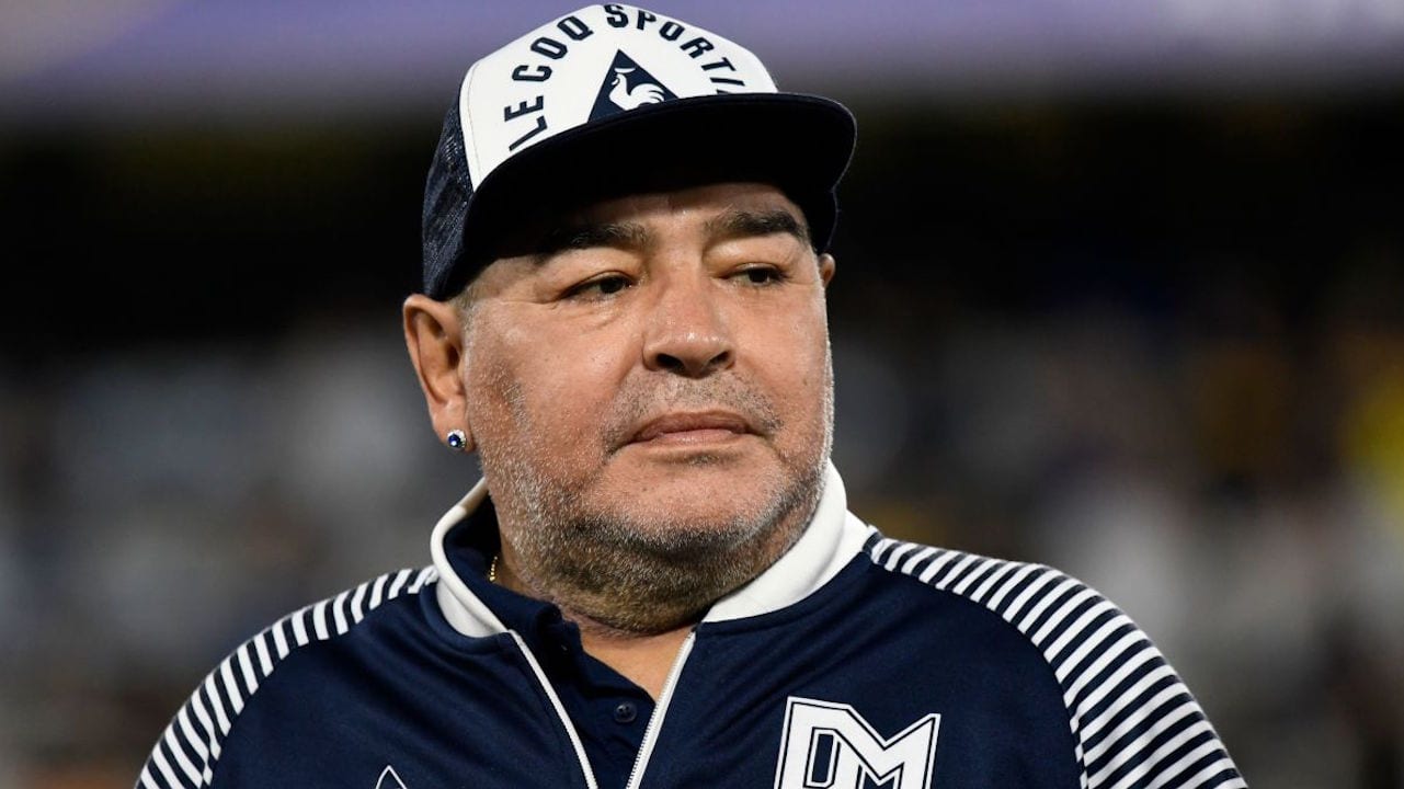 Médico de Maradona usó su firma falsificada, según un peritaje judicial