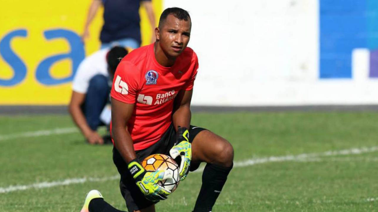 Alex López revela cuánto costó el fichaje de Donis Escober al Olimpia