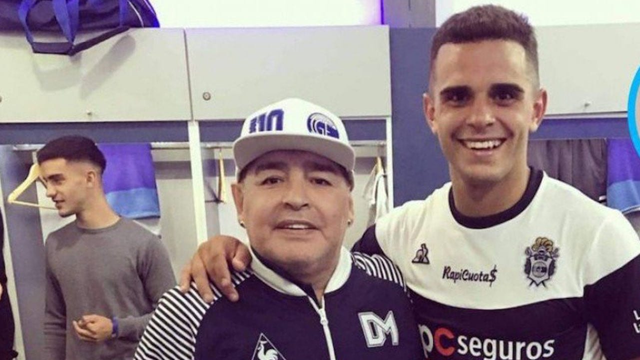Olimpia podría fichar a argentino que fue dirigido por Maradona y que le escribió una canción