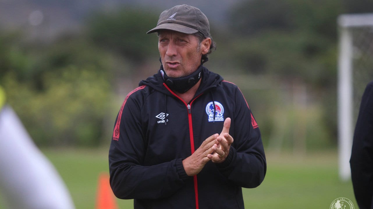 Pedro Troglio sobre jugar a las 11:00 am: 'Es un horario incómodo, pero no tenemos problemas'