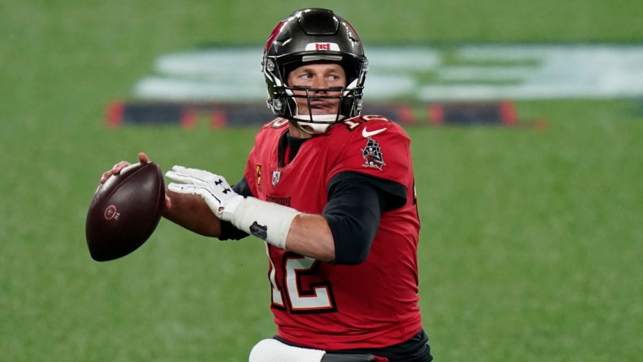 Tom Brady ya está listo para enfrentarse a Washington y a Chase Young en los playoffs