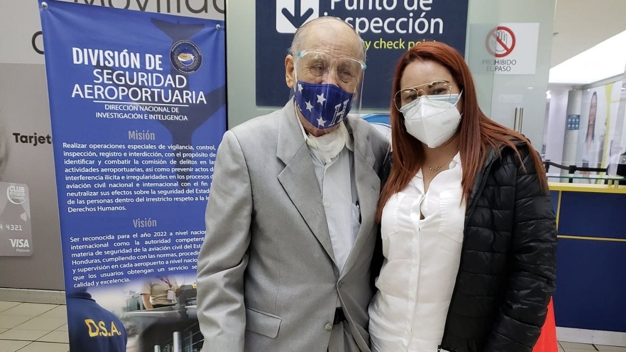Chelato Uclés viajó a la Ciudad de México para ser operado
