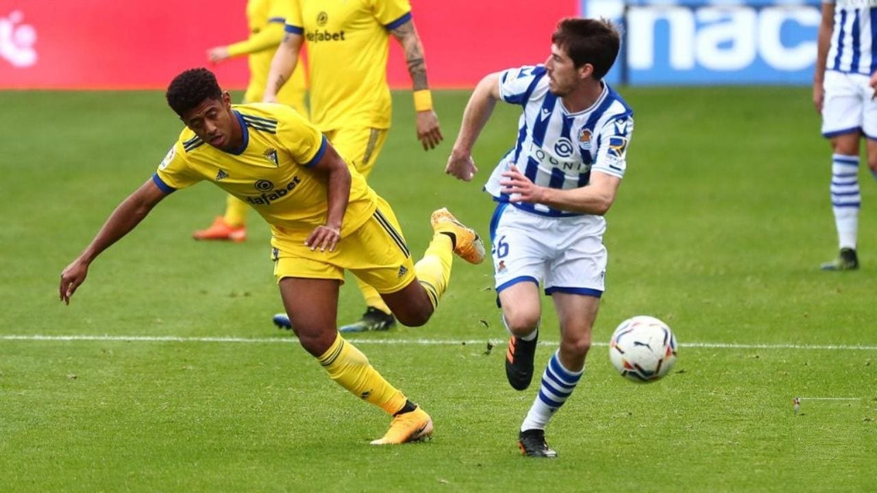 Cádiz y el Choco Lozano tropezaron en Anoeta volviendo a recibir 4 goles