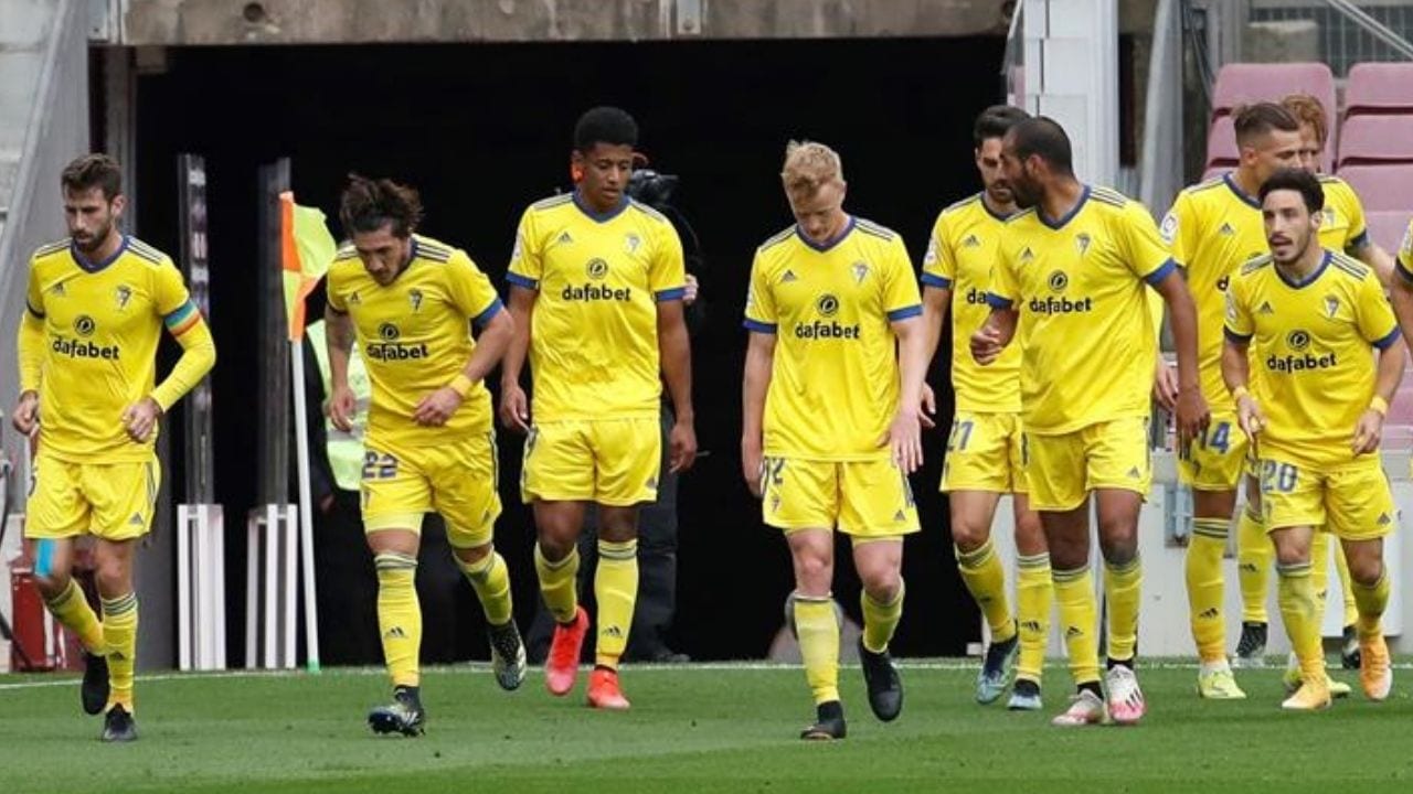 Choco Lozano protagonista en la jugada con la que el Cádiz empataría al Barcelona
