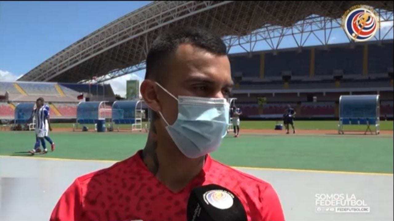 Jugadores de Costa Rica reaccionan tras empate ante la selección sub-23 de Honduras