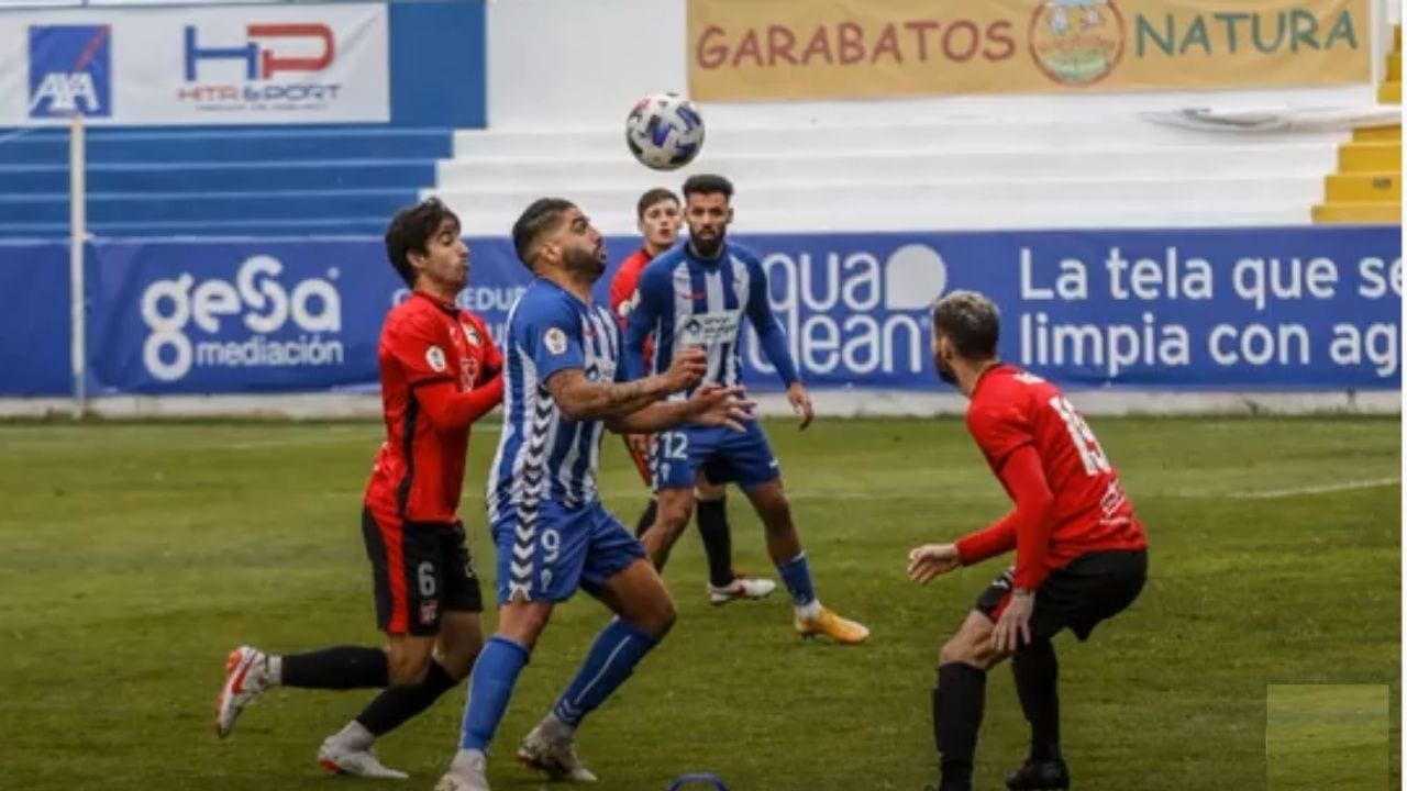 Jona Mejía anotó un golazo en la victoria del Alcoyano sobre La Nucia