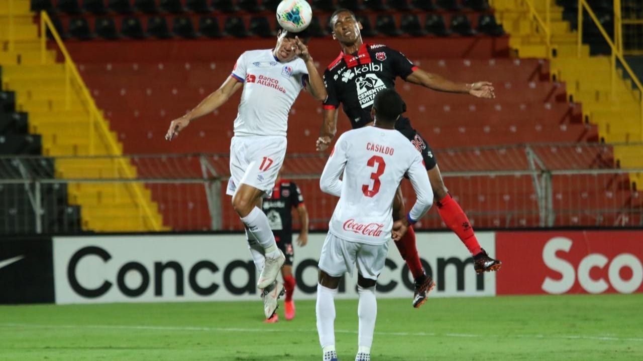 Dos hondureños destacan en el once ideal de la Liga Concacaf 2020