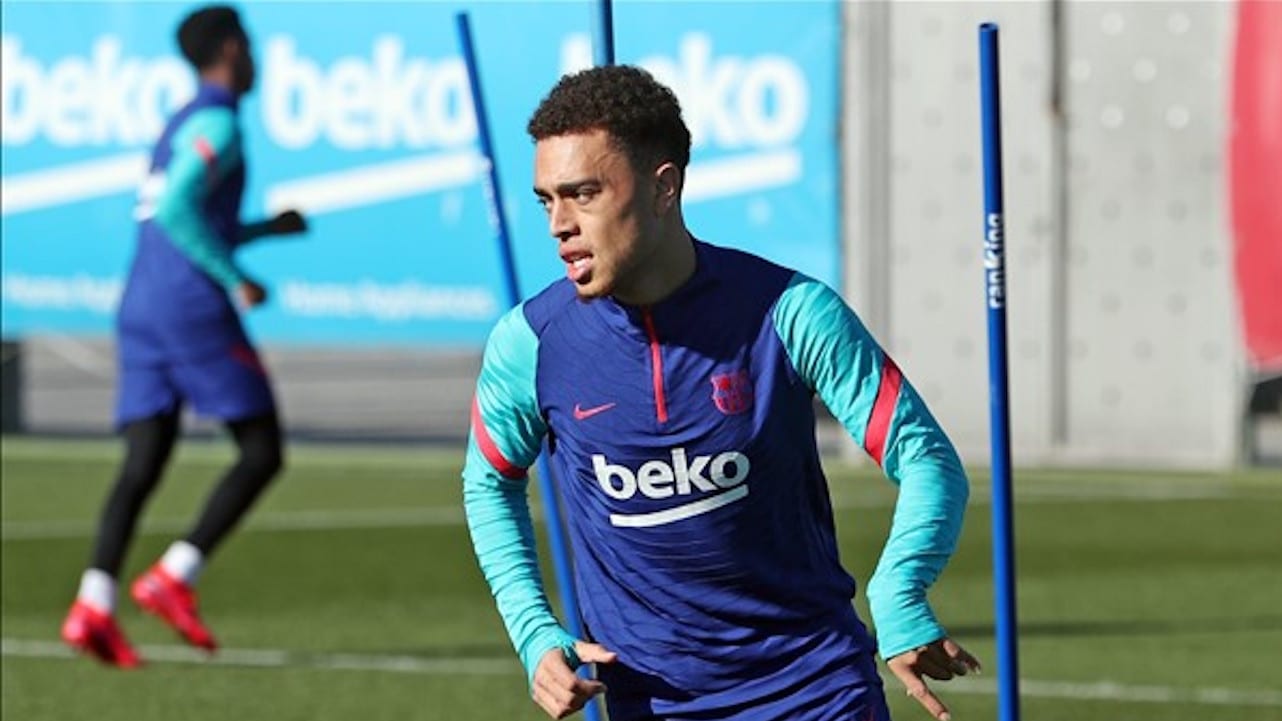 Barcelona recupera a Dest y Busquets para el partido ante Granada por la Copa del Rey
