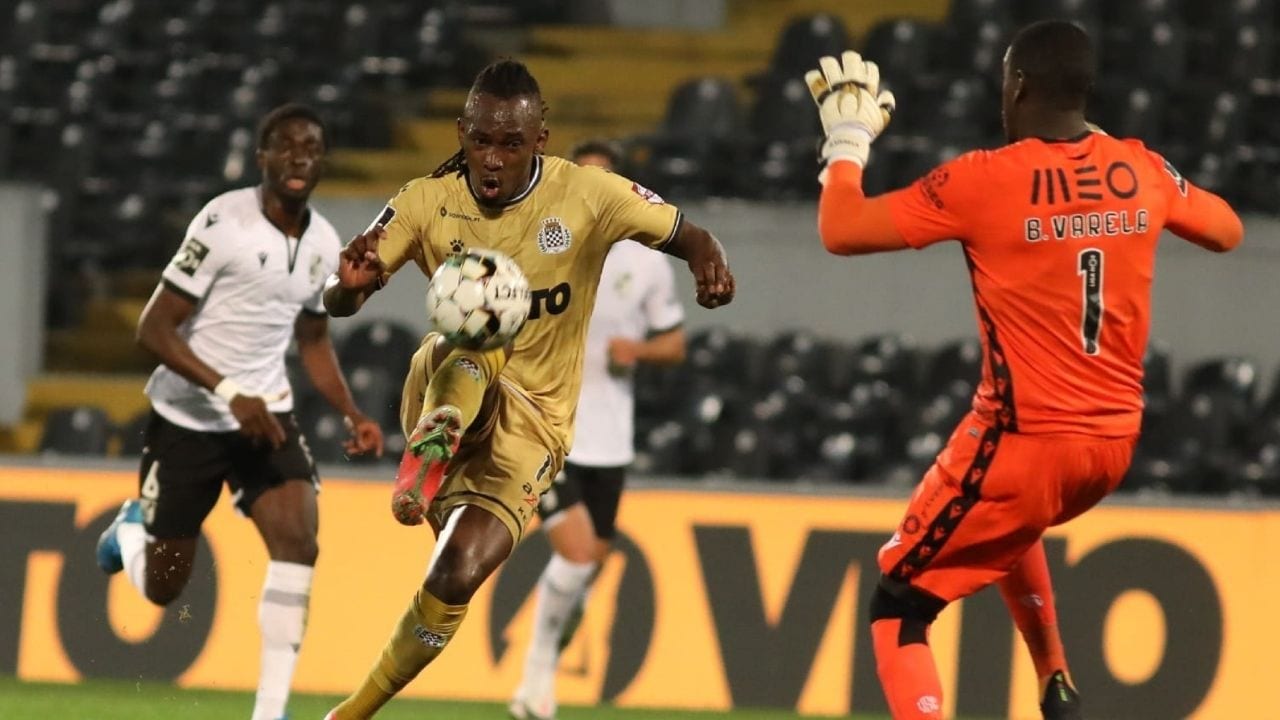 Con Alberth Elis de titular, Boavista perdió 2-1 de visita ante Vitoria Guimarães