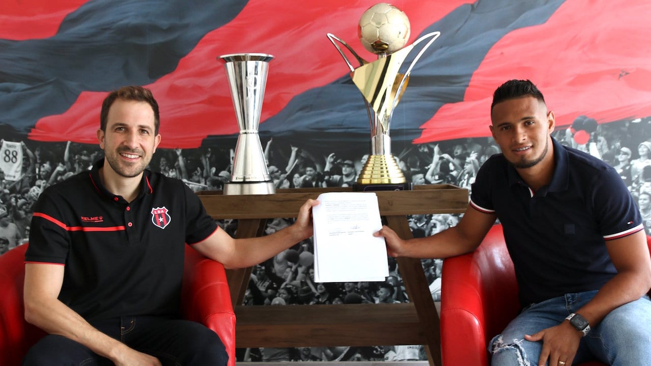 Alajuelense 'blinda' al hondureño Alex López hasta 2024