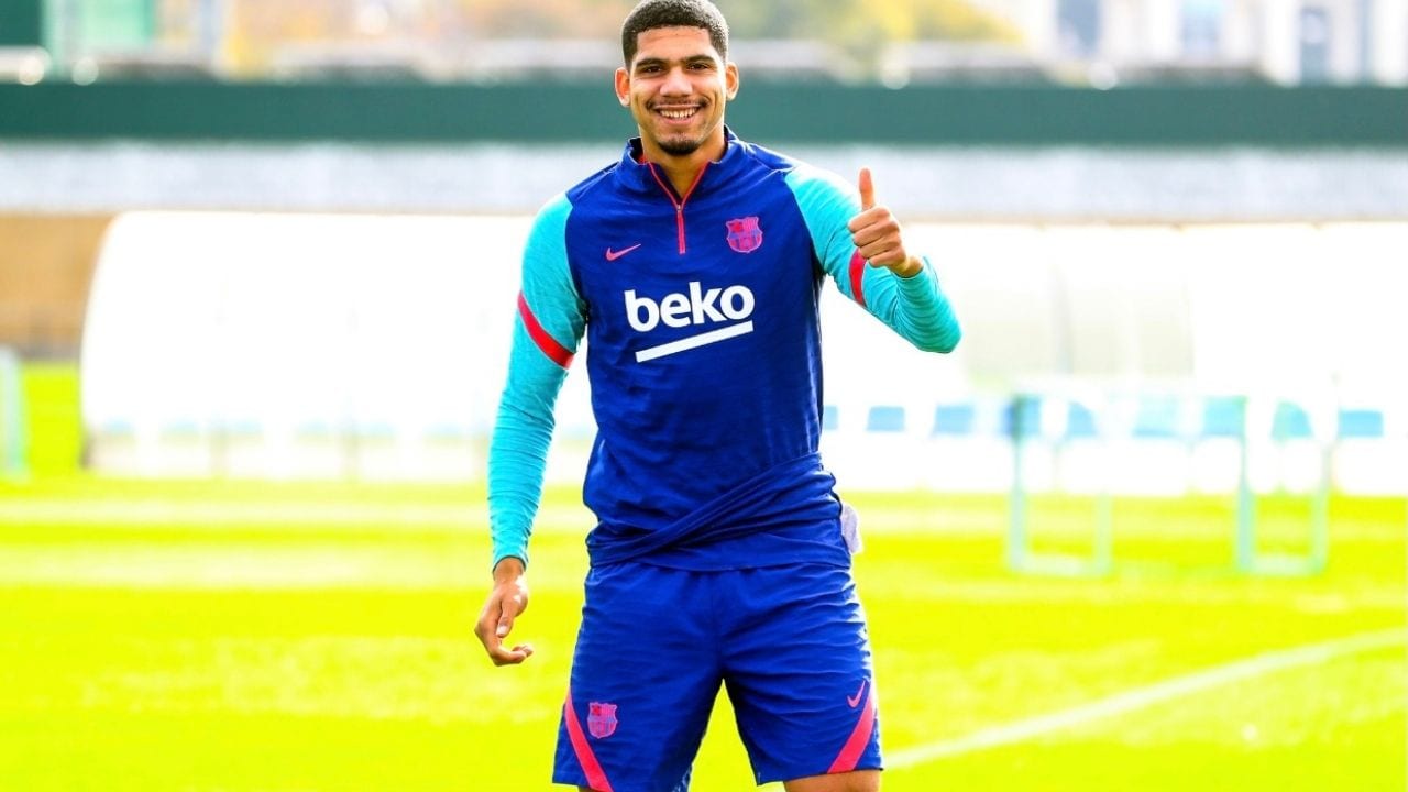 El Barcelona recupera una pieza clave en la defensa para el duelo contra el Sevilla