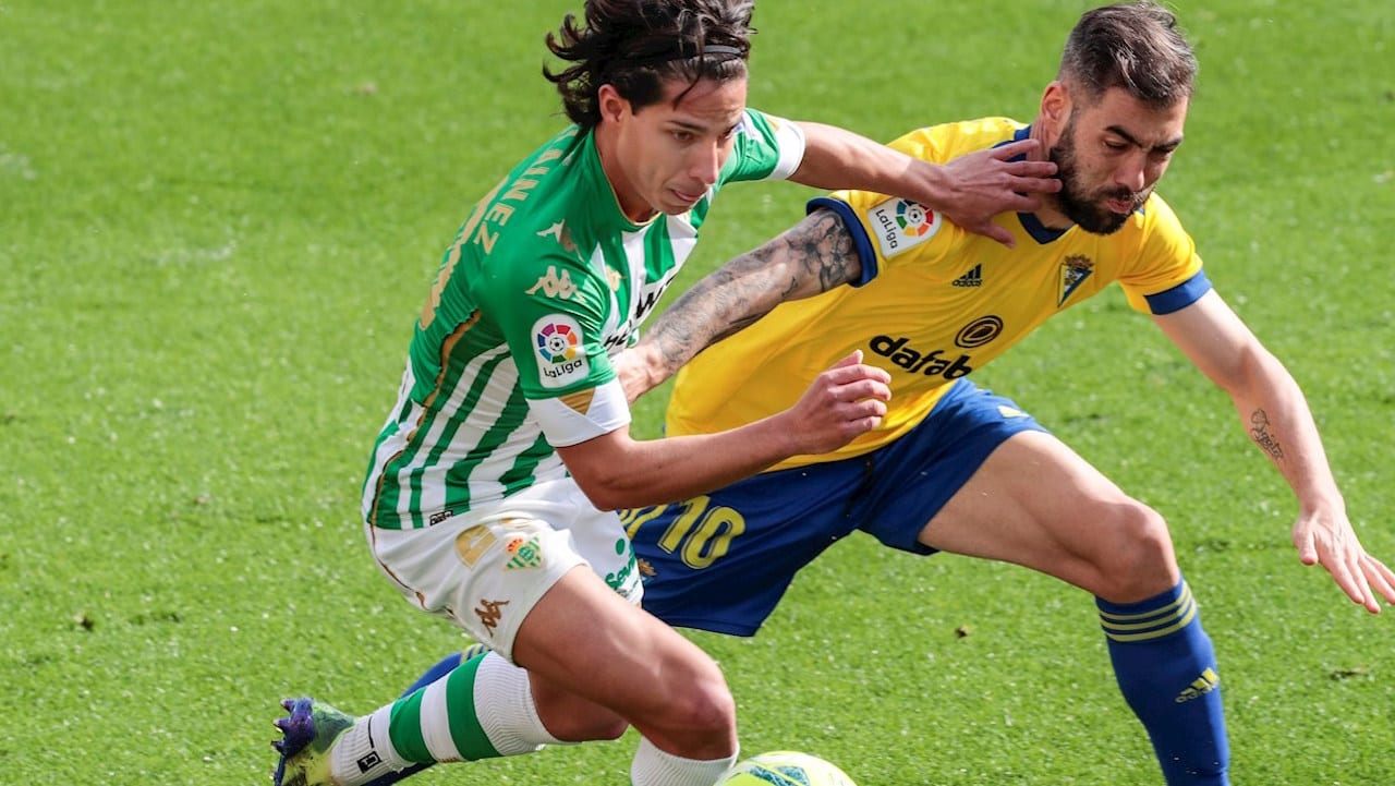 Sin Choco Lozano, Cádiz cayó por la mínima ante el Betis en el Carranza
