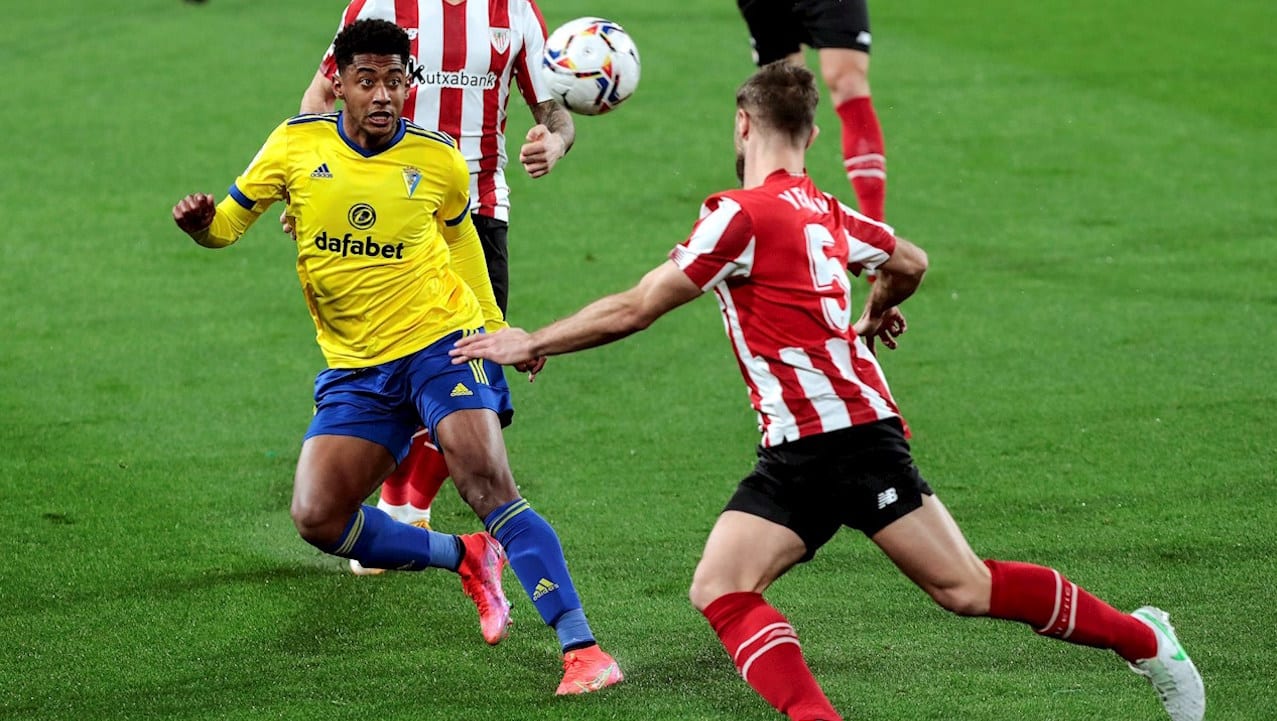 El Athletic golea 4-0 al Cádiz en el Carranza