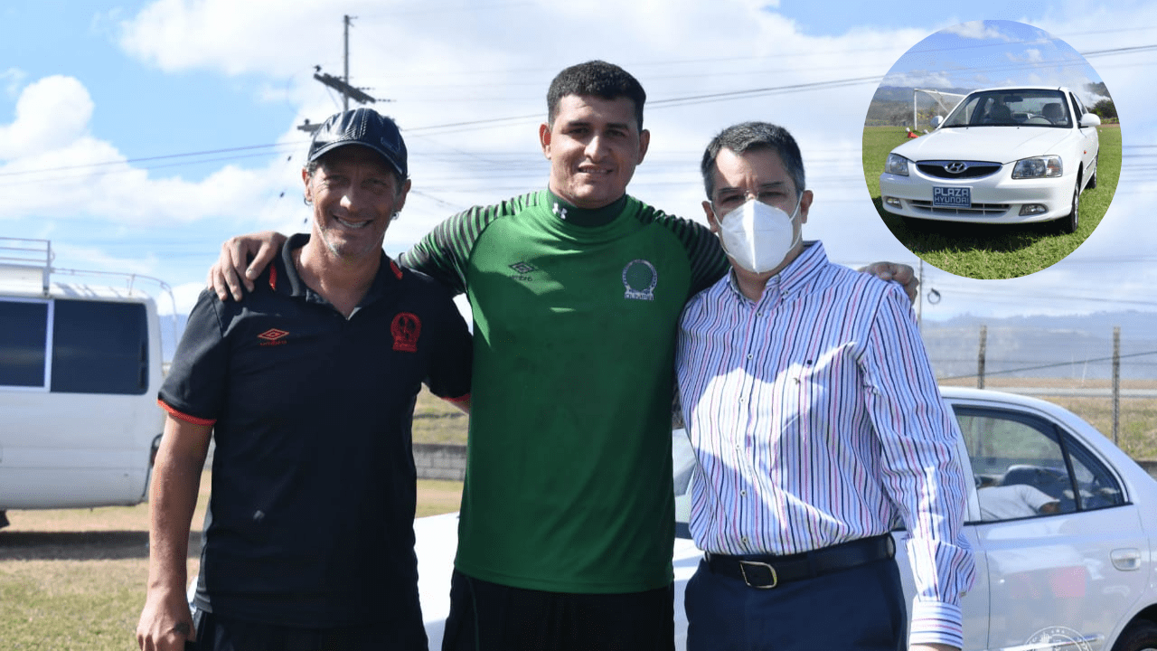 Harold Fonseca, el feliz ganador de un vehículo tras el sorteo en la plantilla de Olimpia