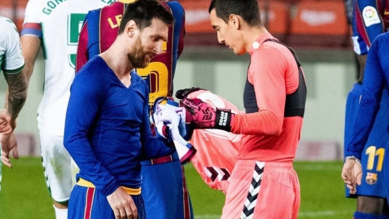 El momento viral en el que Messi y Edgar Badia intercambiaron camisas en la Liga Española