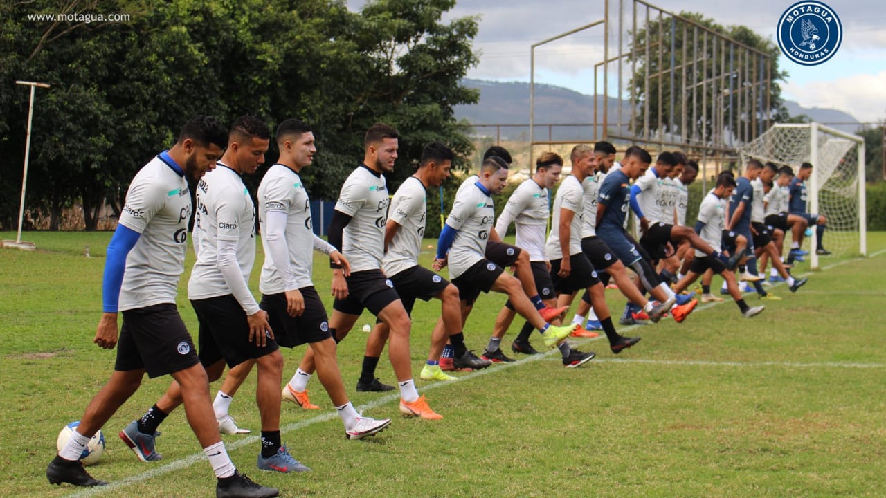 Diego Vazquez adelanta que los nuevos refuerzos podrían debutar ante Lobos UPN