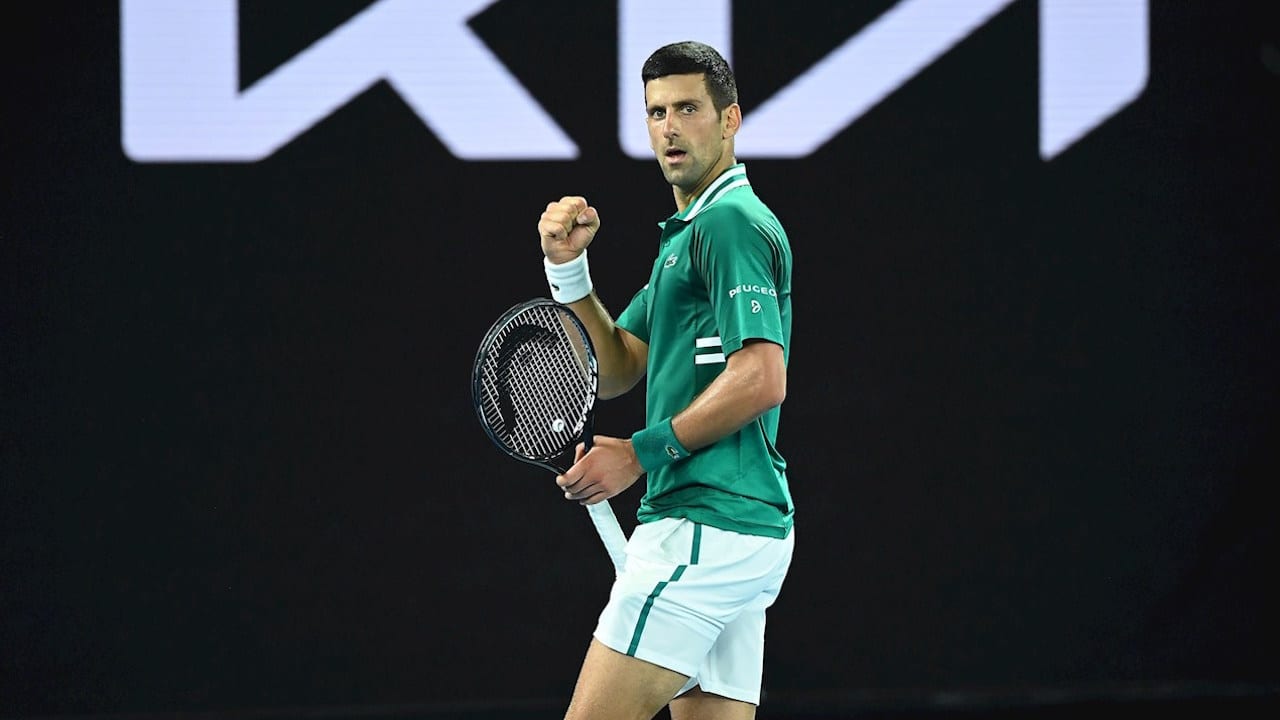 Djokovic a semifinales del Abierto de Australia tras vencer al alemán Alexander Zverev