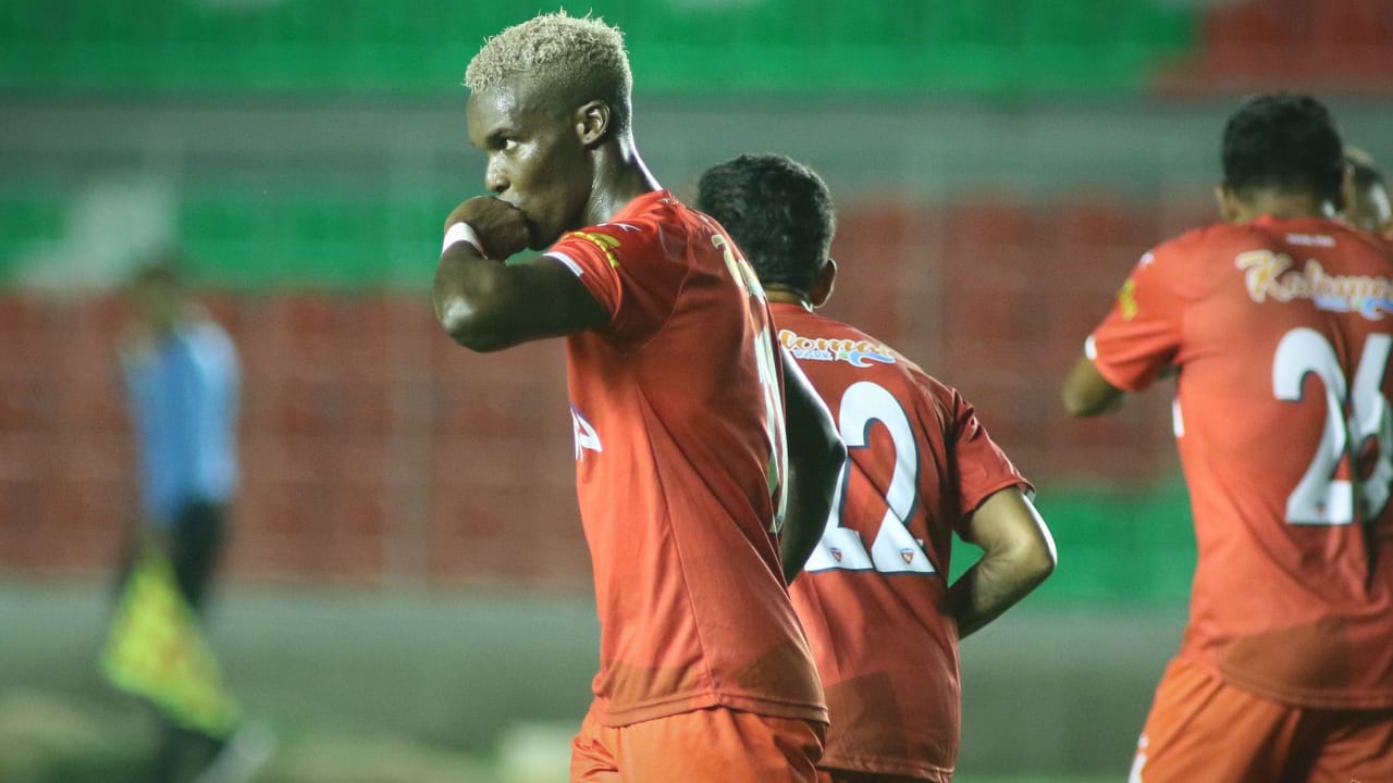 Rubilio Castillo: Diego Vázquez ha sido importante en mi carrera, es como un padre para mí